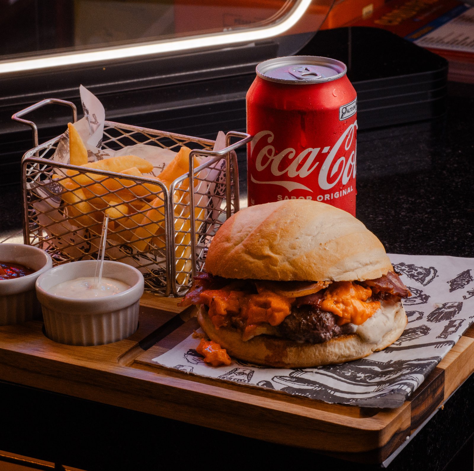 Combo Dalle Burguer com batatas e Coca-Cola